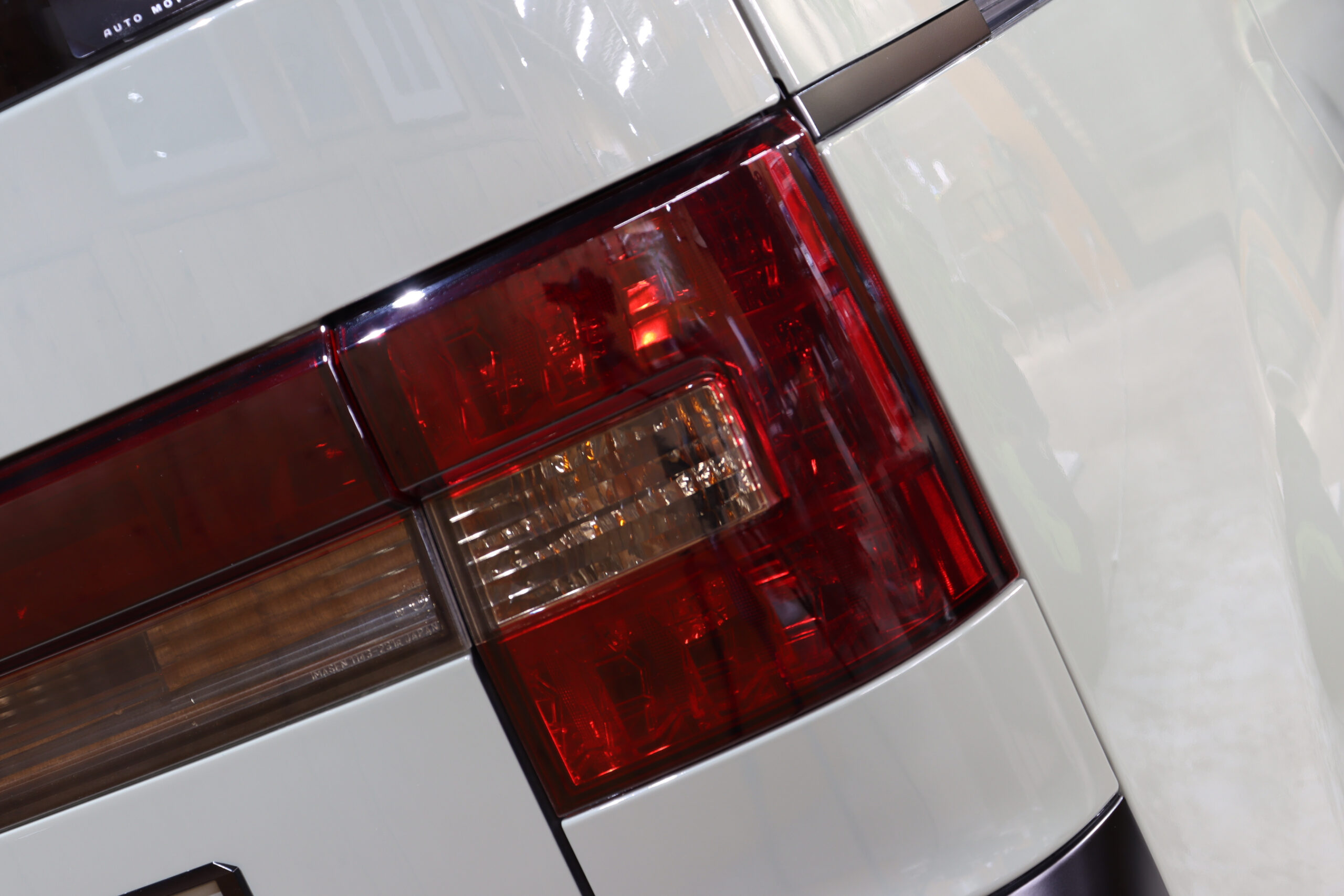 三菱 デリカD：52.4 G プレミアム 4WD AMJオリジナル ネオクラシックスタイル （セラドングリーンII） - AUTO MOTIVE  JAPAN